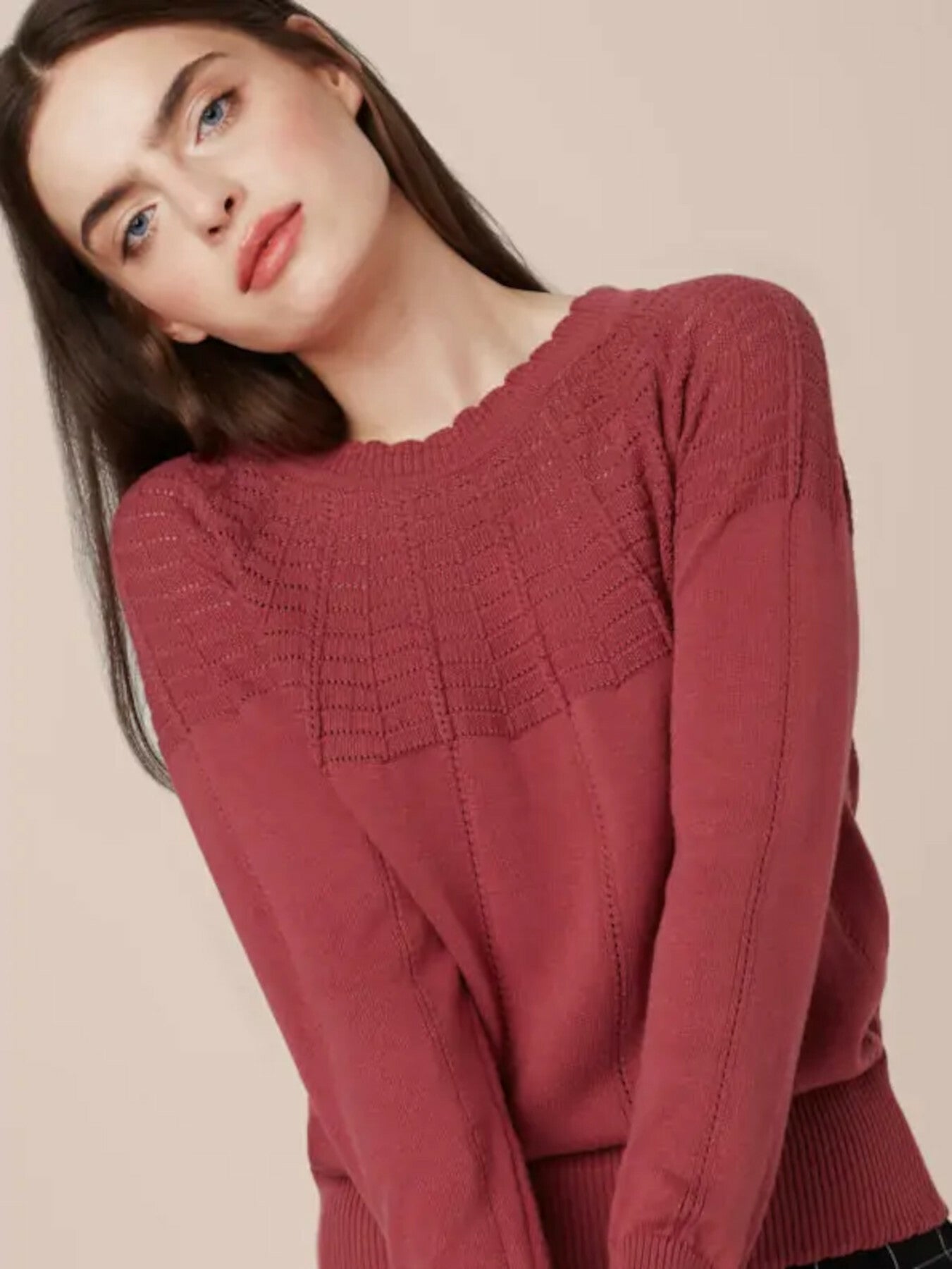 Mademoiselle_YeYe_TONIGHT_Feinstrick_LOCHMUSTER_Rundhals_OBERTEIL_Pullover_Beere_killer_kirsche_3skoMl9ELt5iZg