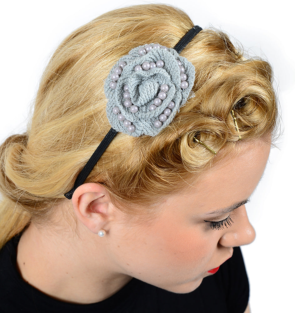 Pin_Up_STRICK_FLOWER_and_PEARLS_Headpiece_HaarreifKvR0l4LRFIIy4