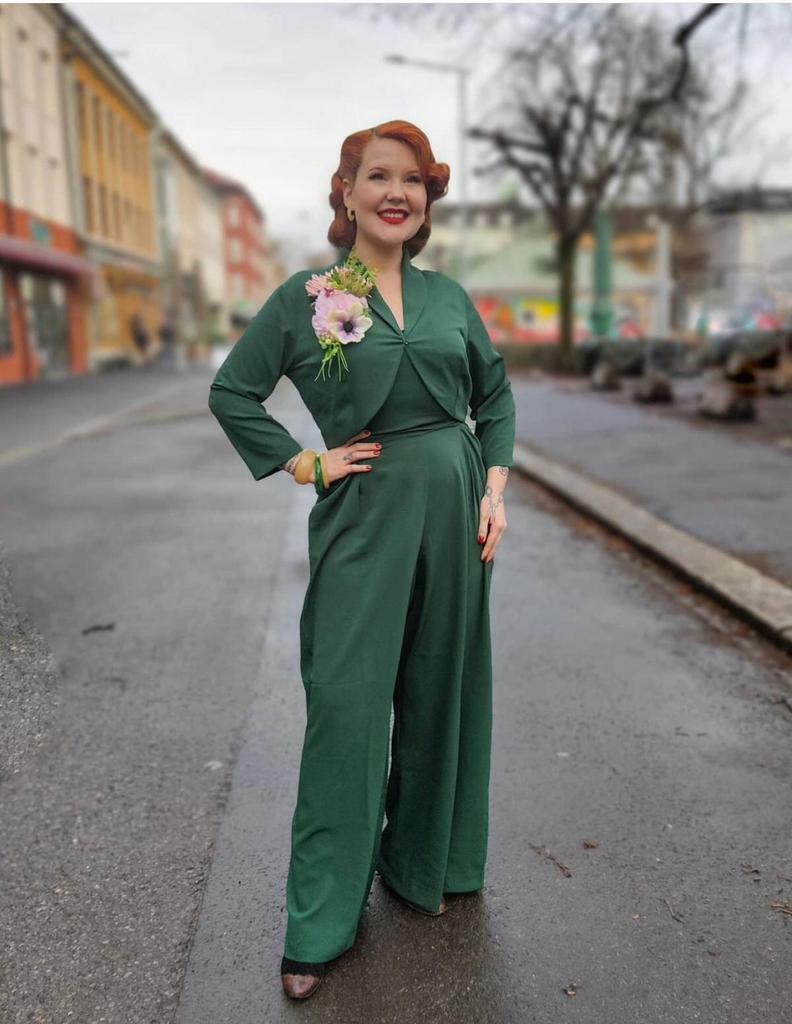 RocknRomance_LANA_Vintage_MARLENE_Overall_JUMPSUIT_BOLERO_SET_Senfgelb_killer_kirsche_3