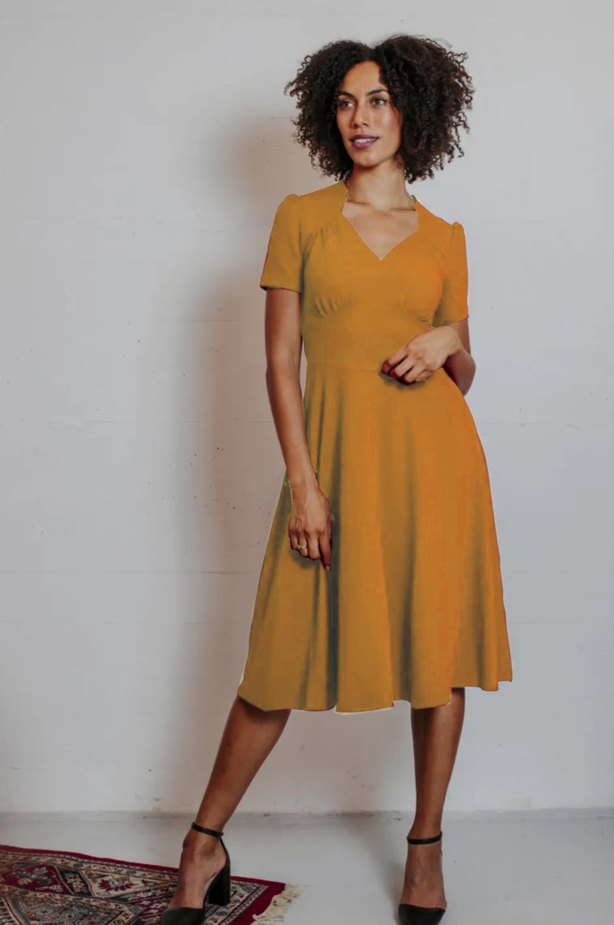 Very_Cherry_HOLLYWOOD_CIRCLE_Jersey_Crepe_SWEETHEART_Kurzarm_SWING_DRESS_Kleid_-_Senfgelb_killer_kirsche_1udP6XUJHFcWuq