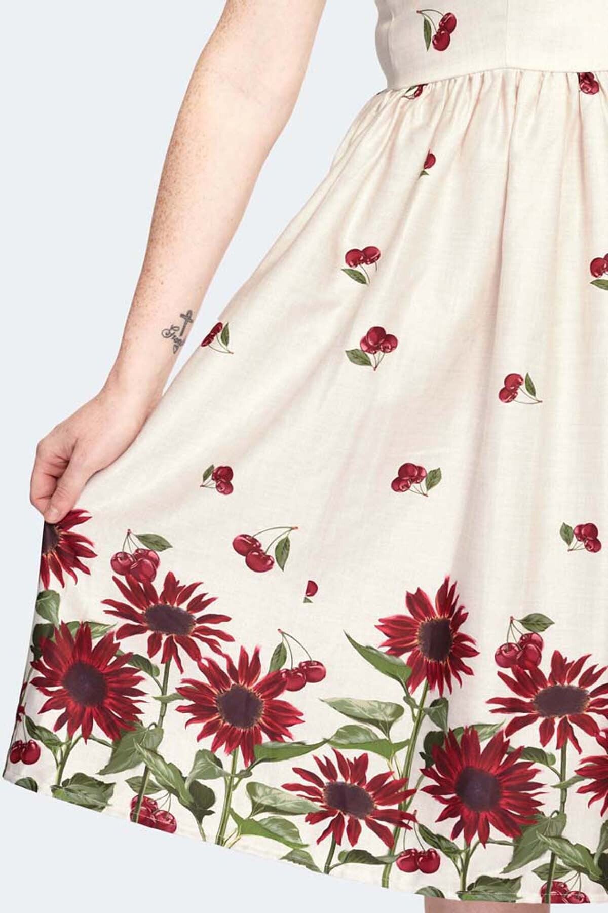 Voodoo_Vixen_CHERRY_SUNFLOWER_Vintage_Kirschen_Floral_Traeger_50s_SWING_DRESS_Kleid_-_Cream-4