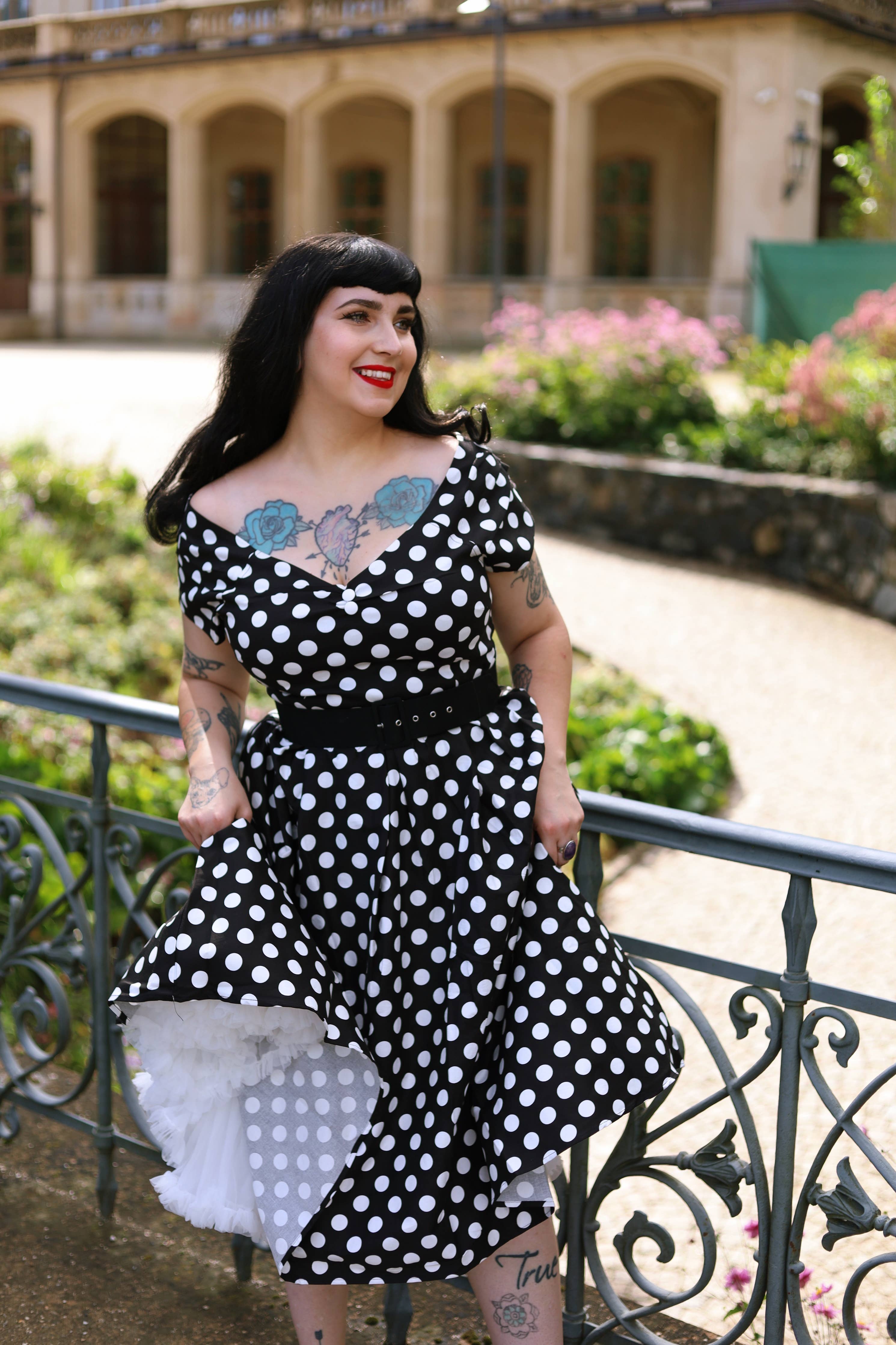 Dolly & Dotty «Lily Polka Dot» Vintage Punkte Retro Off-Shoulder Swing Kleid - Schwarz