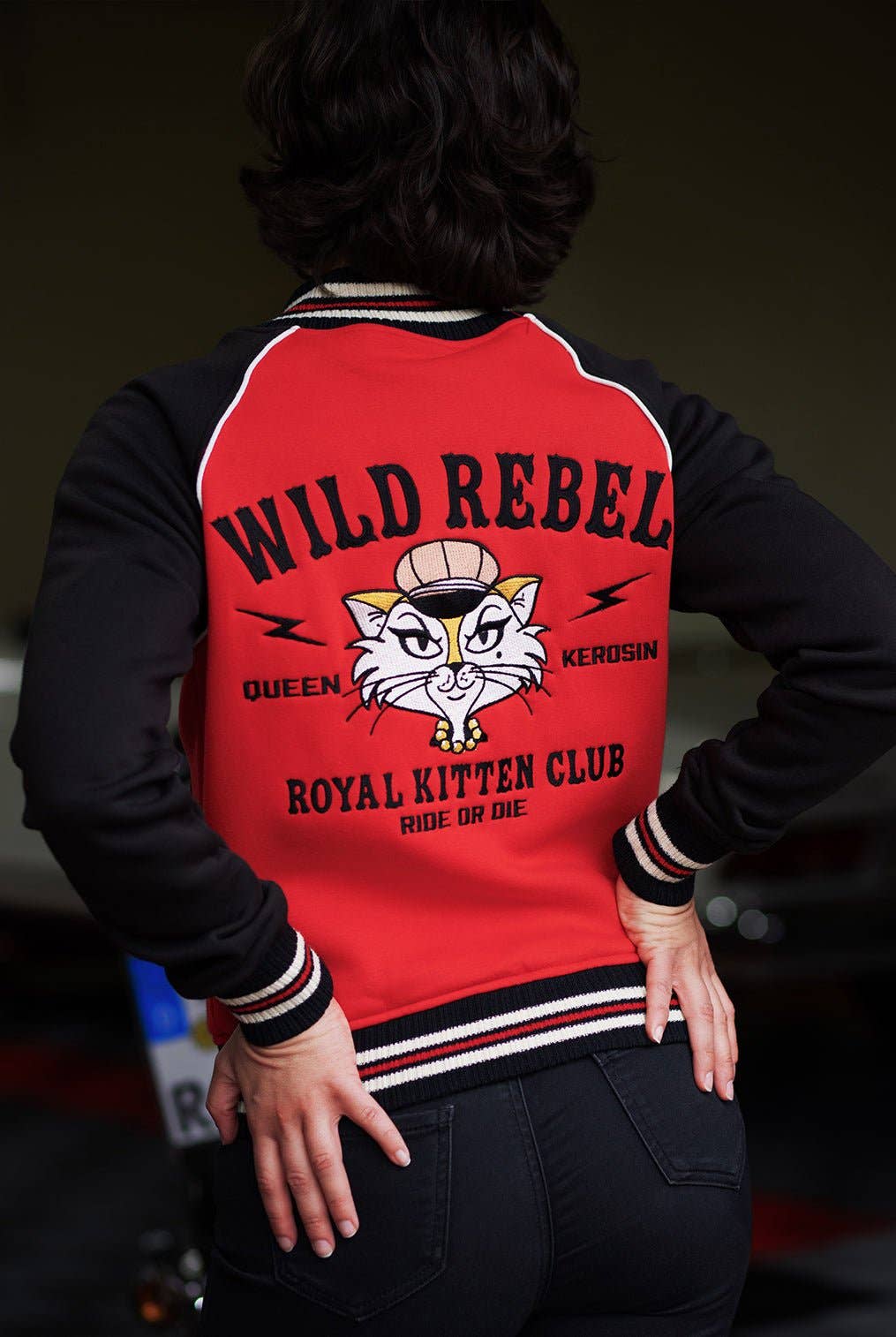Queen Kerosin «Wild Rebel» Katzenmotiv Ride or Die Oldschool Retro Collegejacke - Rot